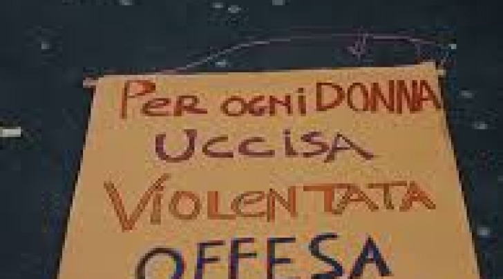 Slogan contro violenza donne