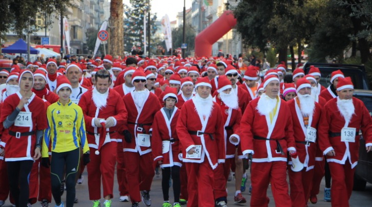 Podisti Babbi Natale (foto di Michele Raho)