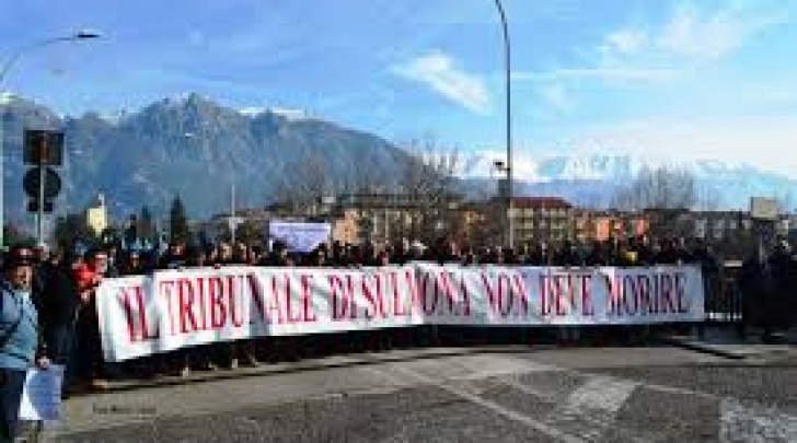 Manifestazione per tribunale Sulmona