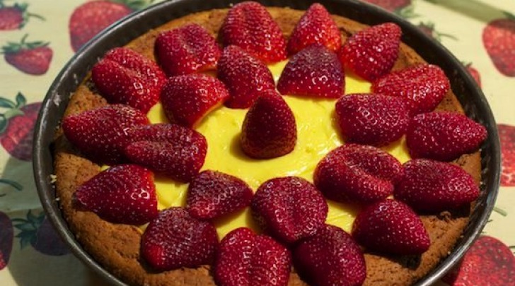 Crostata con crema e fragole