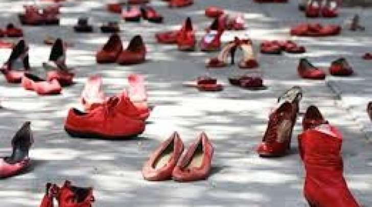 protesta scarpe rosse