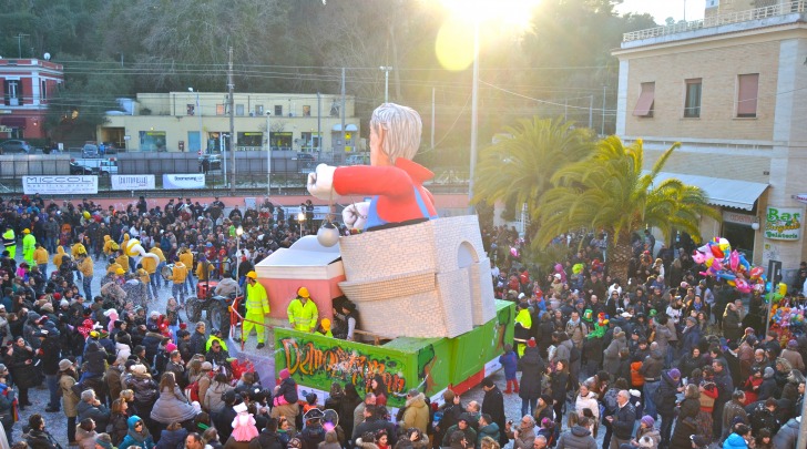 La sfialta dei carri del Carnevale di Francavilla