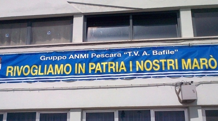 Striscione pro Marò