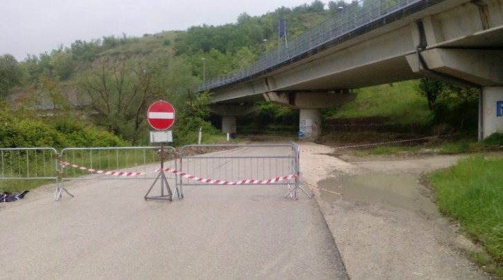 Contrada Carapollo strada bloccata