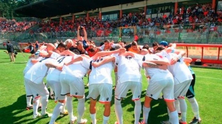 Il gruppo si concentra (foto tratta dalla rete)