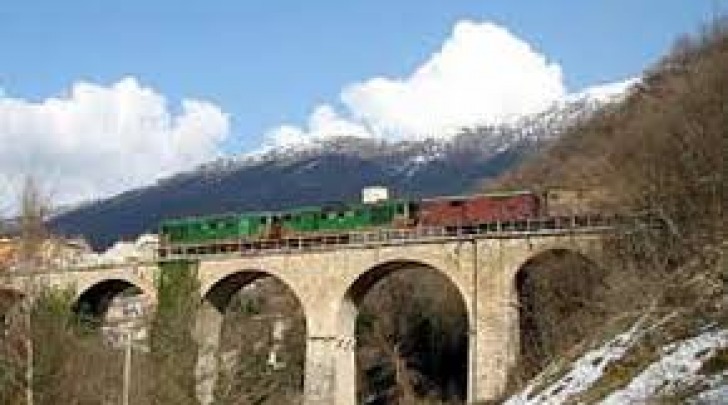 Il treno d'epoca sulla ferrovia Sulmona-Castel di Sangro