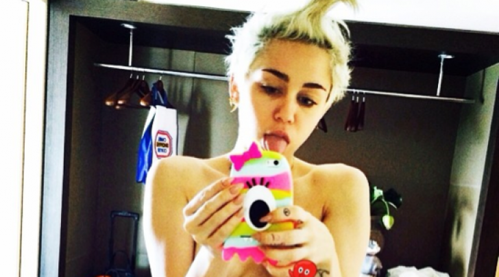 Miley Cyrus topless instagram