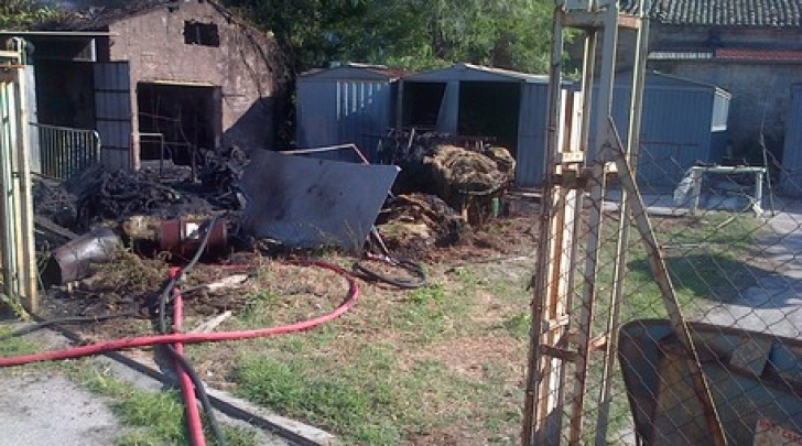 Rimessaggio a fuoco, foto ANSA