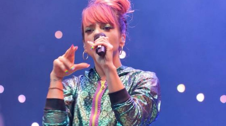 Lily Allen upskirt