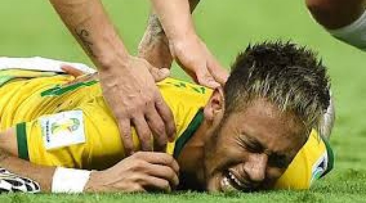 Neymar appena dopo l'infortunio
