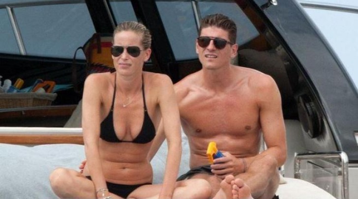 Mario Gomez e Carina Wanzung