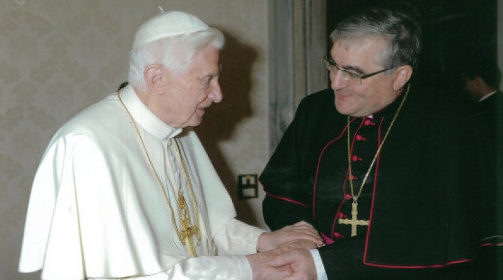 Vescovo Seccia con Benedetto XVI