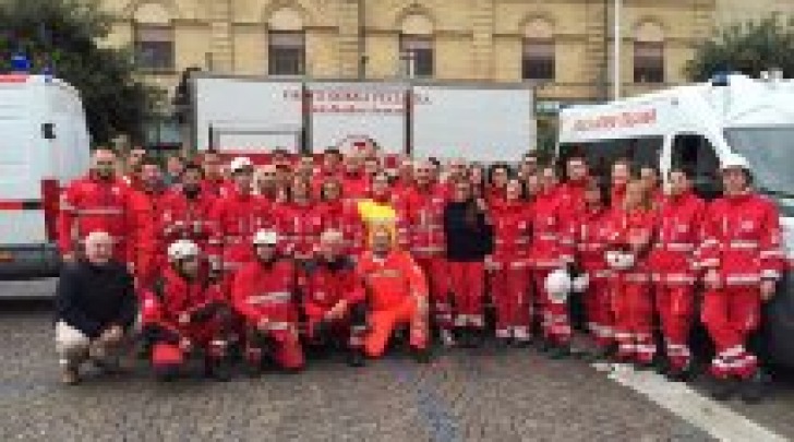 Foto di gruppo del personale Cri che ha partecipato all'esercitazione