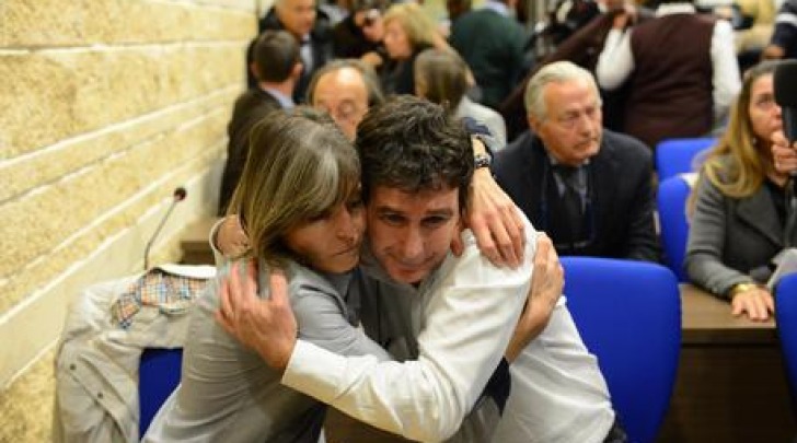 Familiari vittime alla lettura della sentenza (foto Ansa)