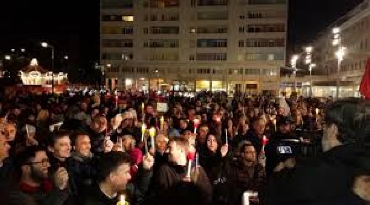 Manifestazione pro Charlie Hebdo a Pescara (foto Ansa)