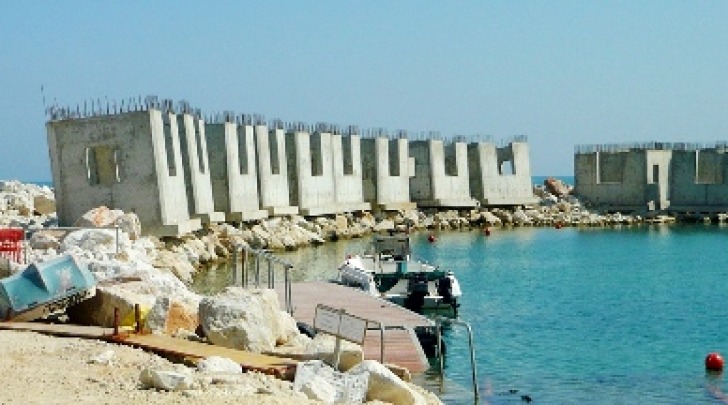 Il porto in via di realizzazione a Francavilla al Mare