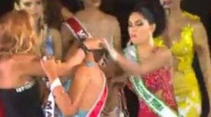 Miss Amazzonia, la seconda classificata non ci sta e prende a botte la reginetta