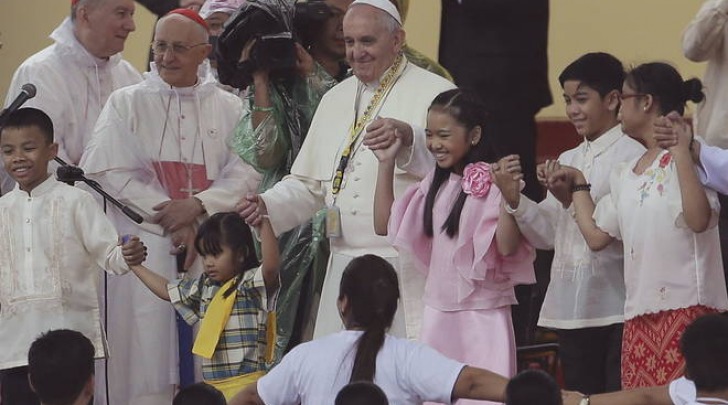 Papa Francesco, folla oceanica per la messa a Manila