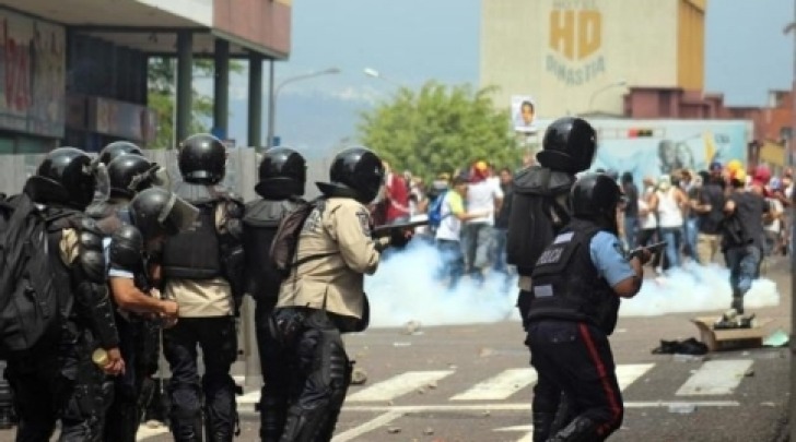 Venezuela scontri protesta