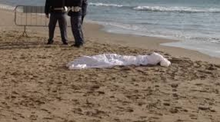 Cadavere in spiaggia