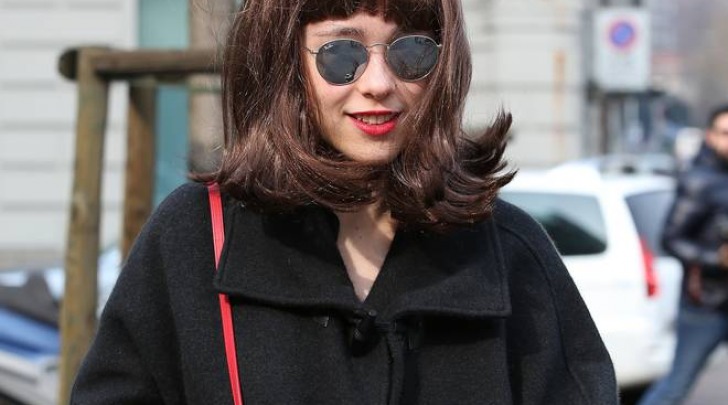 Aurora Ramazzotti con la parrucca a Milano