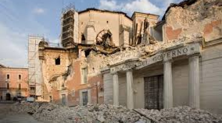 terremoto-palazzo Prefettura L'Aquila