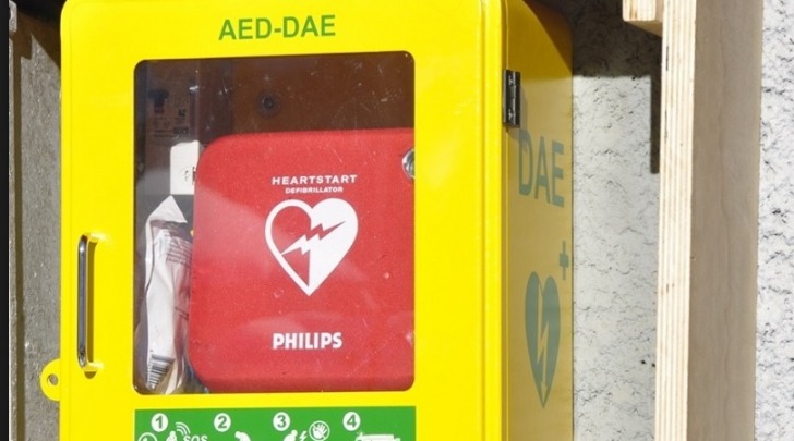 dispositivo D.A.E. (Defibrillatore Automatico Esterno)