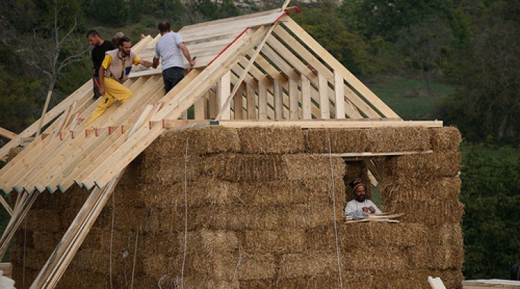 Costruzione case con balle paglia