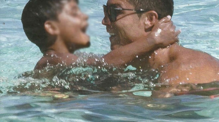 Cristiano Ronaldo in vacanza col figlio Cristiano Jr alle Bahamas (Chi)