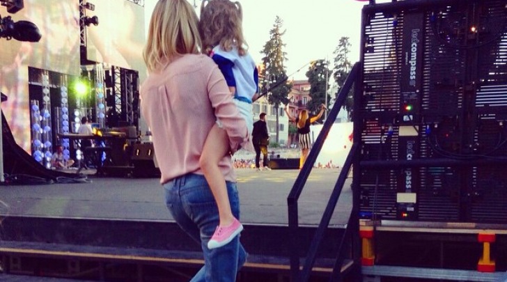 Alessia Marcuzzi con la figlia Mia al 'Coca Cola Summer festival' su instagram