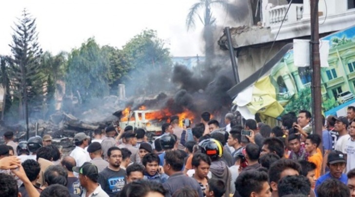 Aereo militare si schianta su Medan