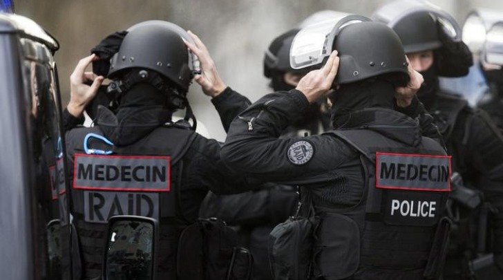 Parigi, Banditi Asserragliati in Negozio Primark