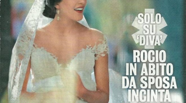 Rocio Munoz Morales incinta col pancino in posa con abito da sposa (Diva e donna)