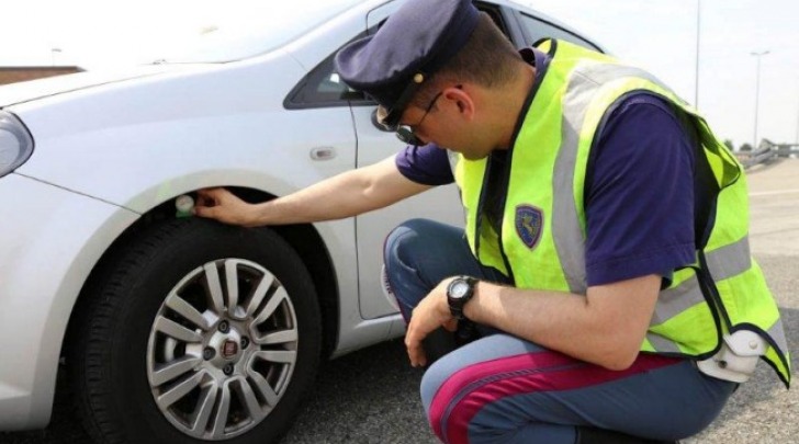 Vacanze Sicure Polizia Stradale Controlli Pneumatici