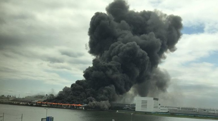 incendio in acciaieria vicino aeroporto Tokyo