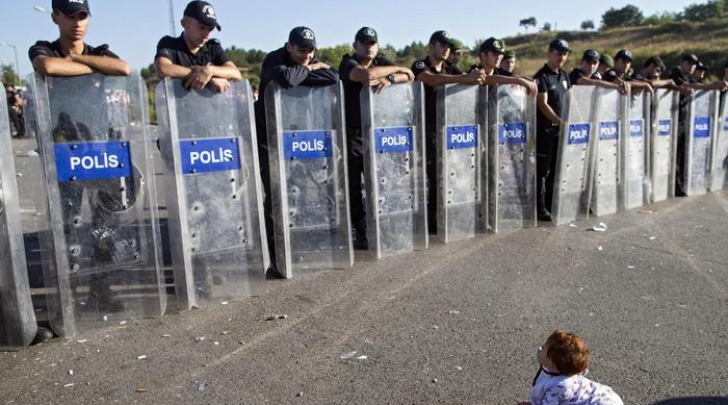 Baby Migrante alla frontiera greco-turca