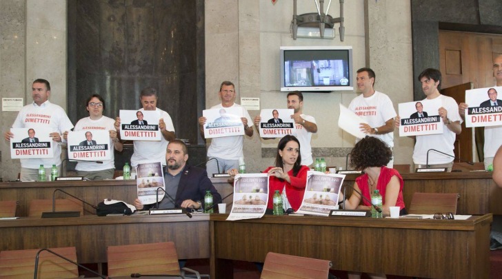 protesta magliette-consiglio comunale pescara