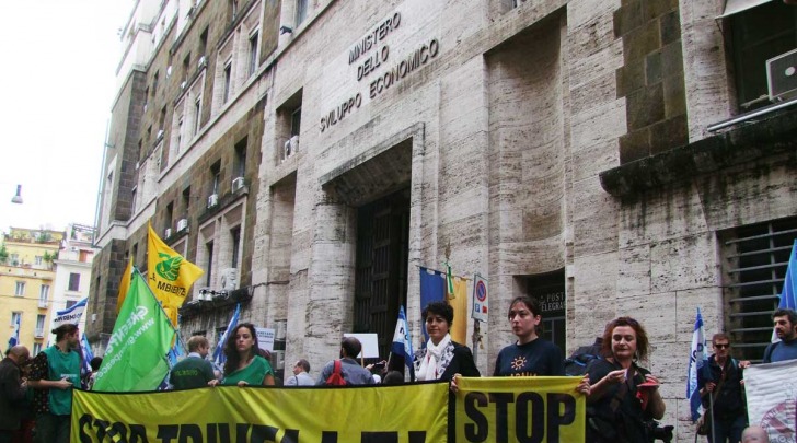 Momento manifestazione no ombrina