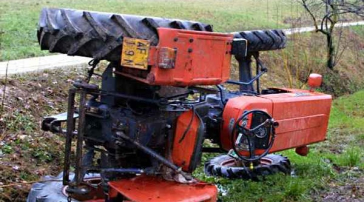 incidente con trattore