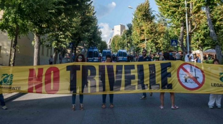 manifestazione no-triv