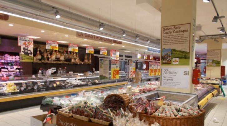 Supermercato IperSimply, via Tiburtina Valeria 91 (PE)