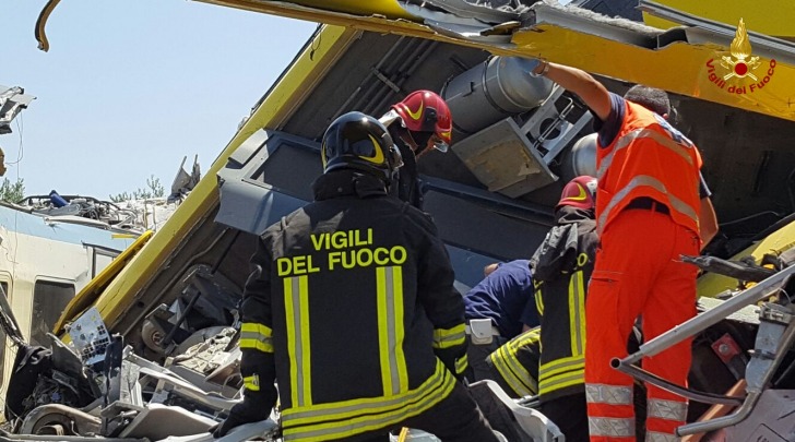 Scontro treni in Puglia - foto da VVf