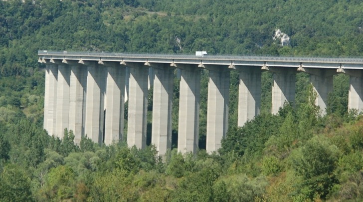 A24 - viadotto di Pietrasecca, tra le uscite di Tagliacozzo e Carsoli