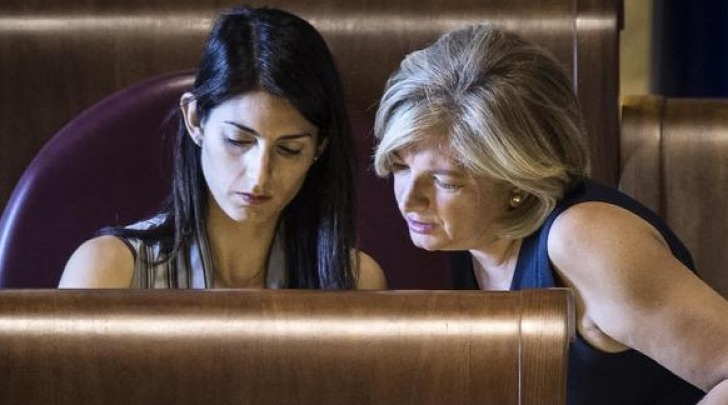 Il sindaco di Roma Virginia Raggi con l'assessore Paola Muraro