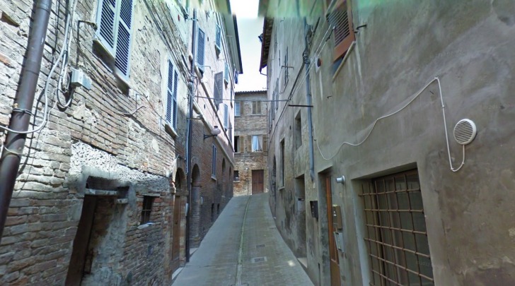 Urbino, Via delle Stallacce - foto da street View