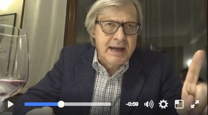 Vittorio Sgarbi nel video pubblicato su facebook