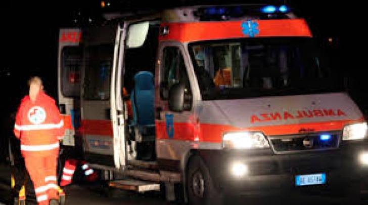 Schiacciato tra motrice e rimorchio, muore operaio 53enne - Cronaca ...