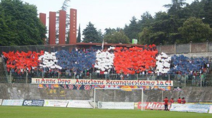 Coreografia Curva Sud nella gara L'Aquila-Prato