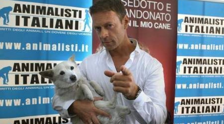 Rocco Siffredi si batte contro l'abbandono dei cani