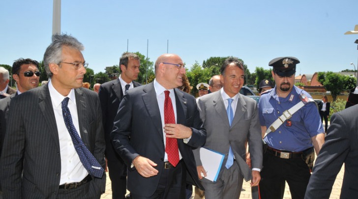 Il sindaco Di Primio (al centro) con Chiodi e Frattini